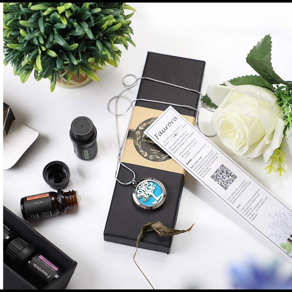 Diffuser Necklace Gift Set - Picture 4 of 6